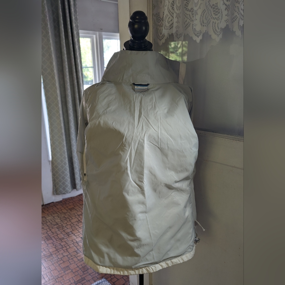 Columbia Women's White and Gray Rain Jacket - Picture 6 of 16